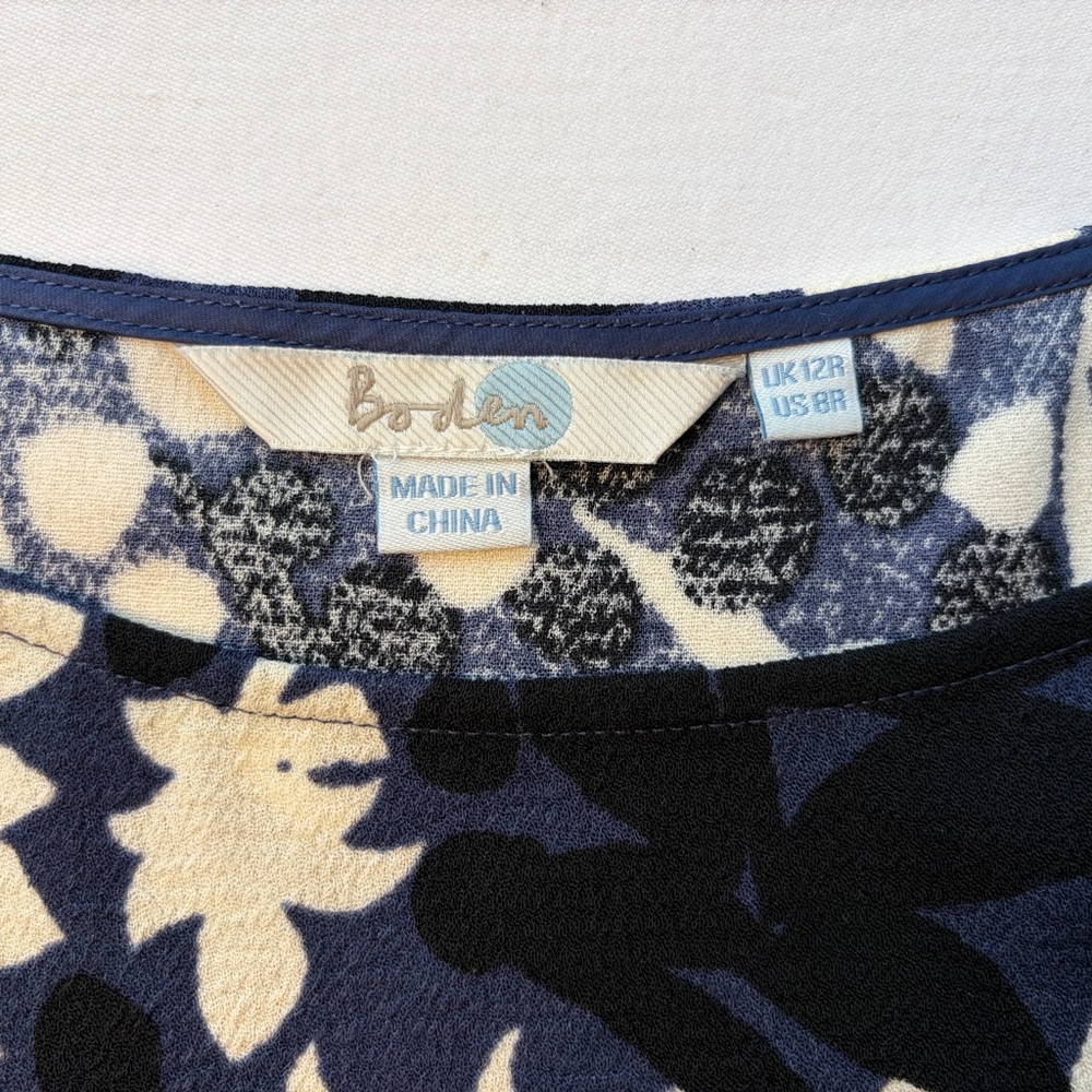 Boden Navy, Black, and Cream Floral Dress with pockets 3/4 sleeve size 8 - Picture 5 of 10